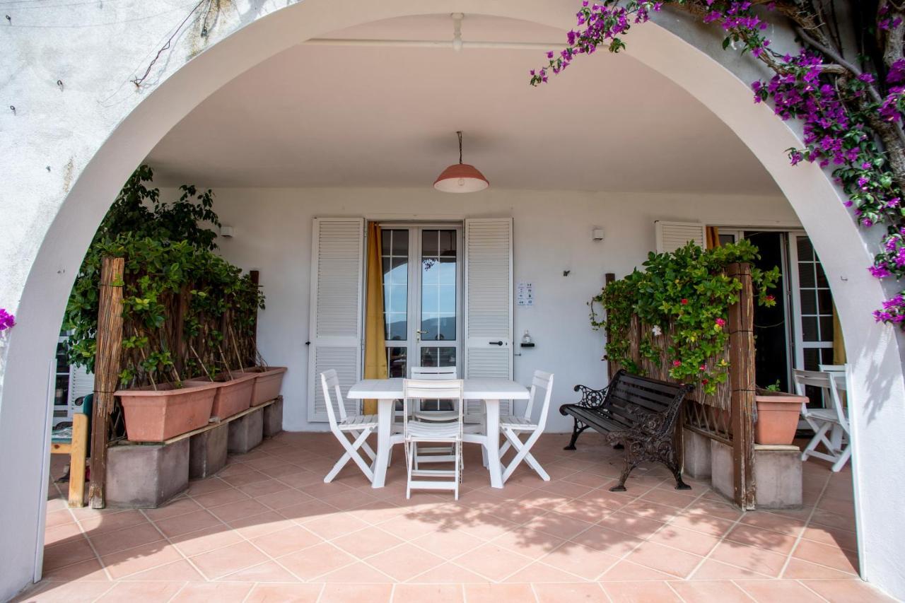 La Palazzina Nel Verde - Goelba Casa Alzi Екстериор снимка