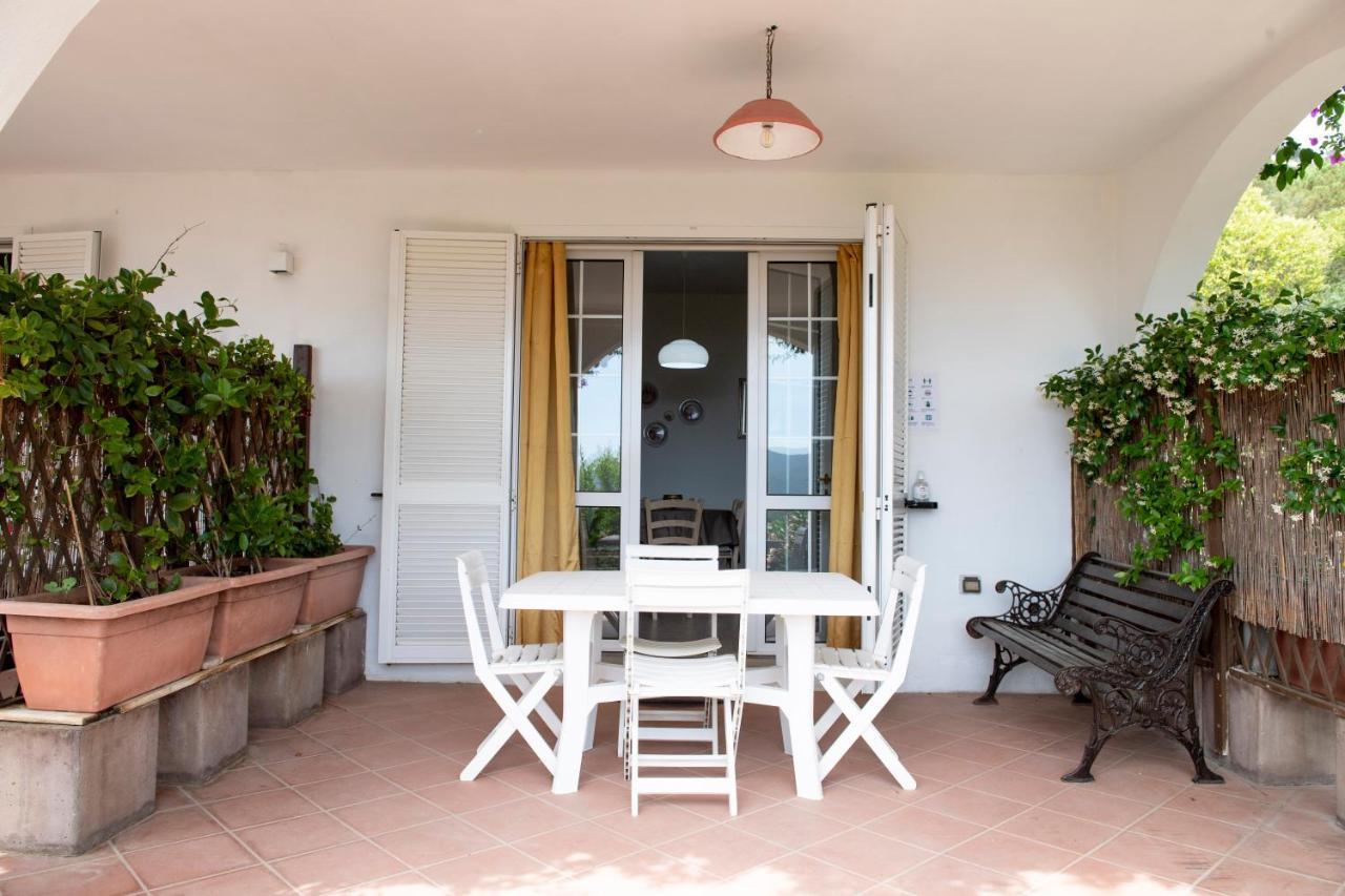 La Palazzina Nel Verde - Goelba Casa Alzi Екстериор снимка