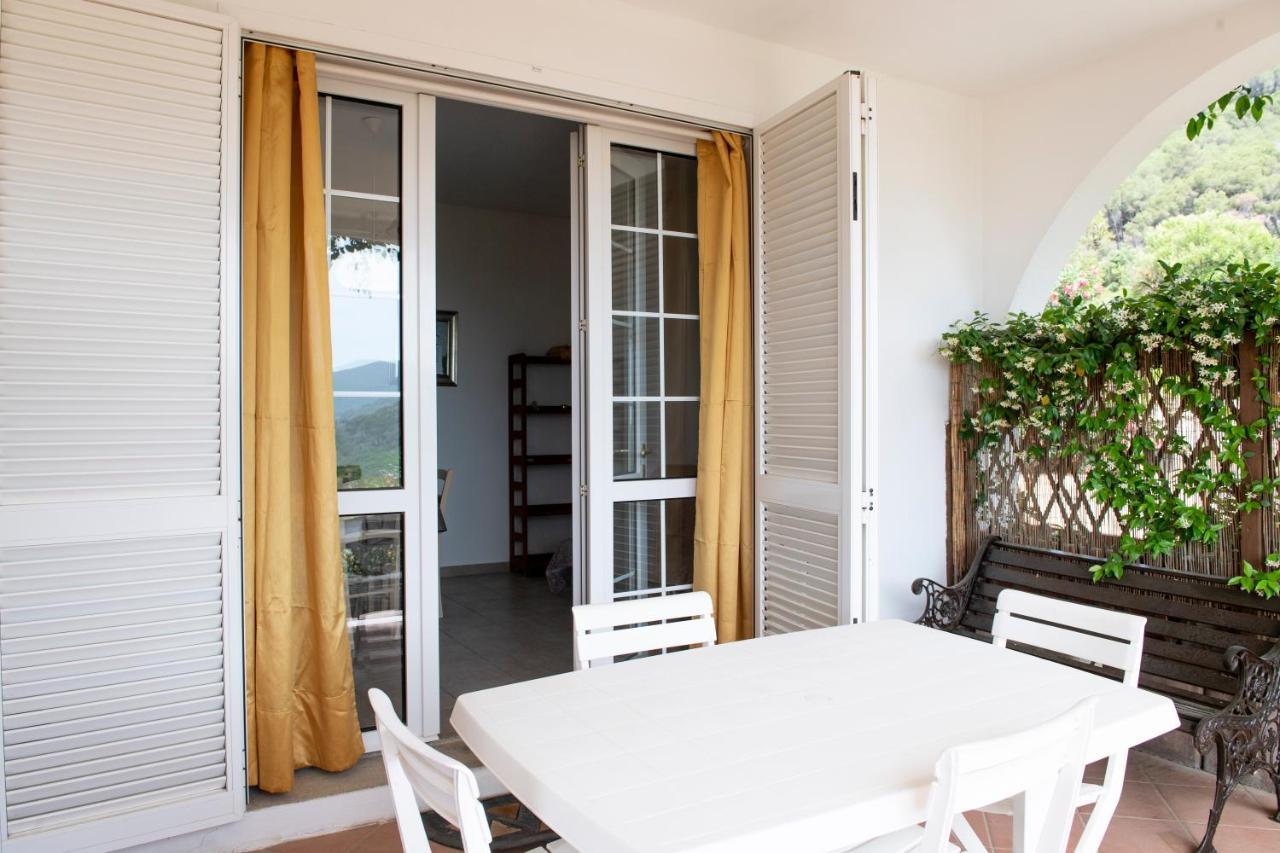 La Palazzina Nel Verde - Goelba Casa Alzi Екстериор снимка