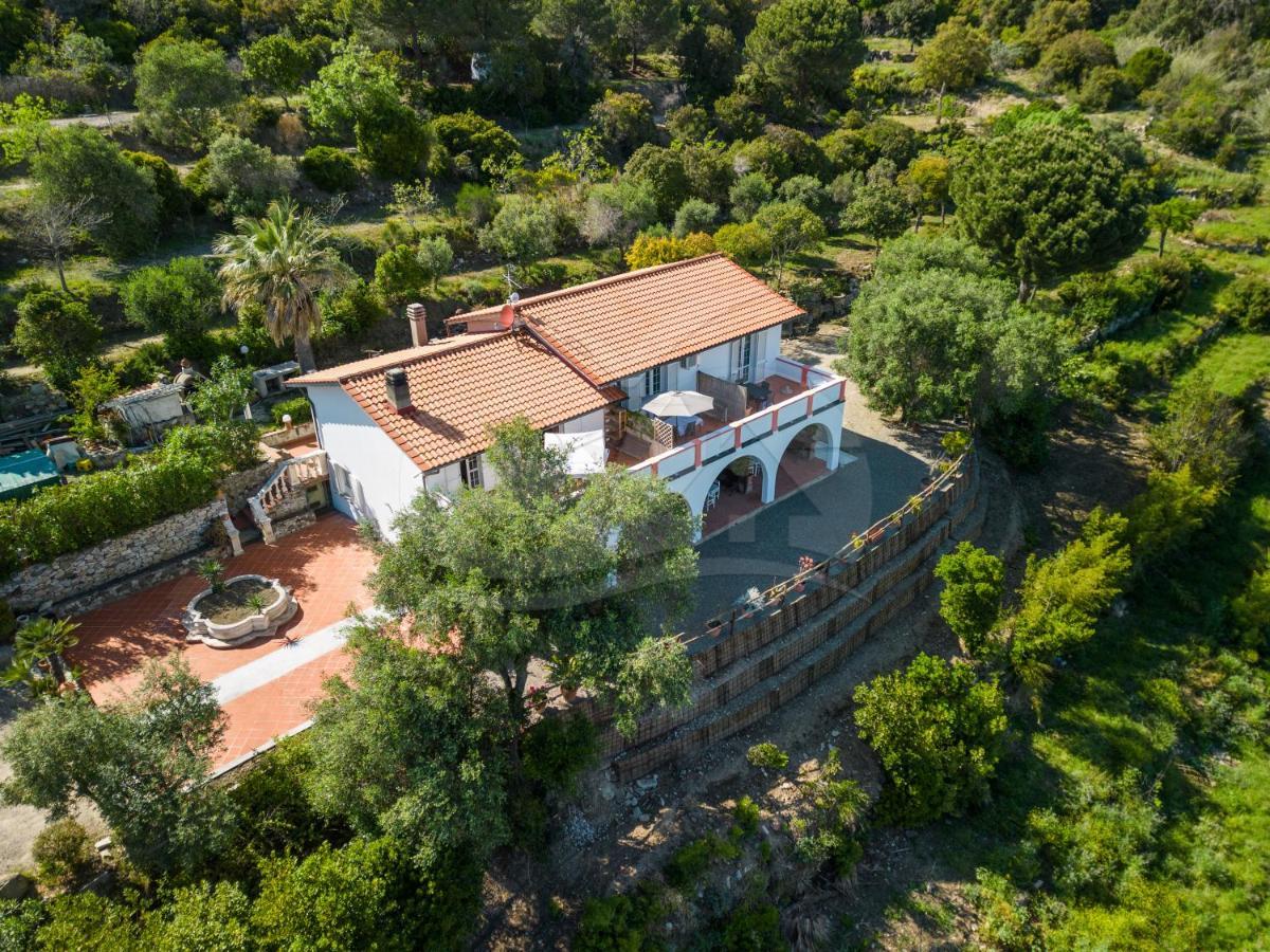 La Palazzina Nel Verde - Goelba Casa Alzi Екстериор снимка
