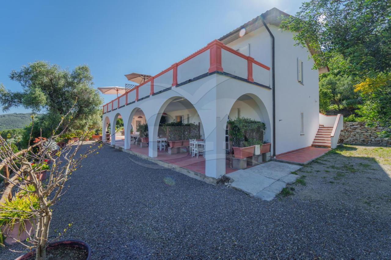 La Palazzina Nel Verde - Goelba Casa Alzi Екстериор снимка