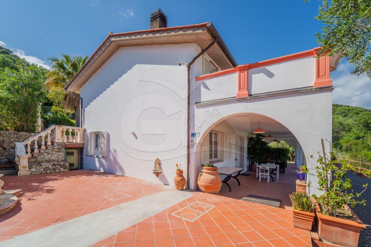 La Palazzina Nel Verde - Goelba Casa Alzi Екстериор снимка