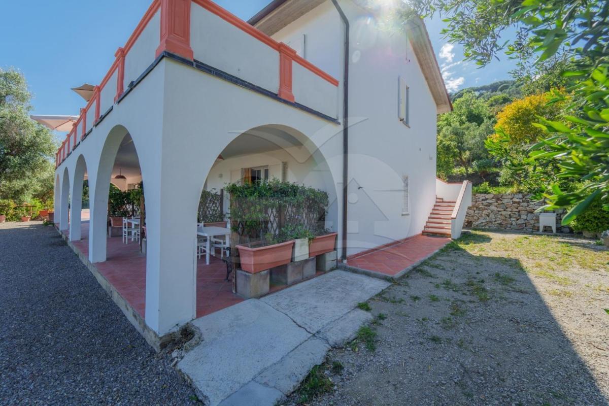 La Palazzina Nel Verde - Goelba Casa Alzi Стая снимка