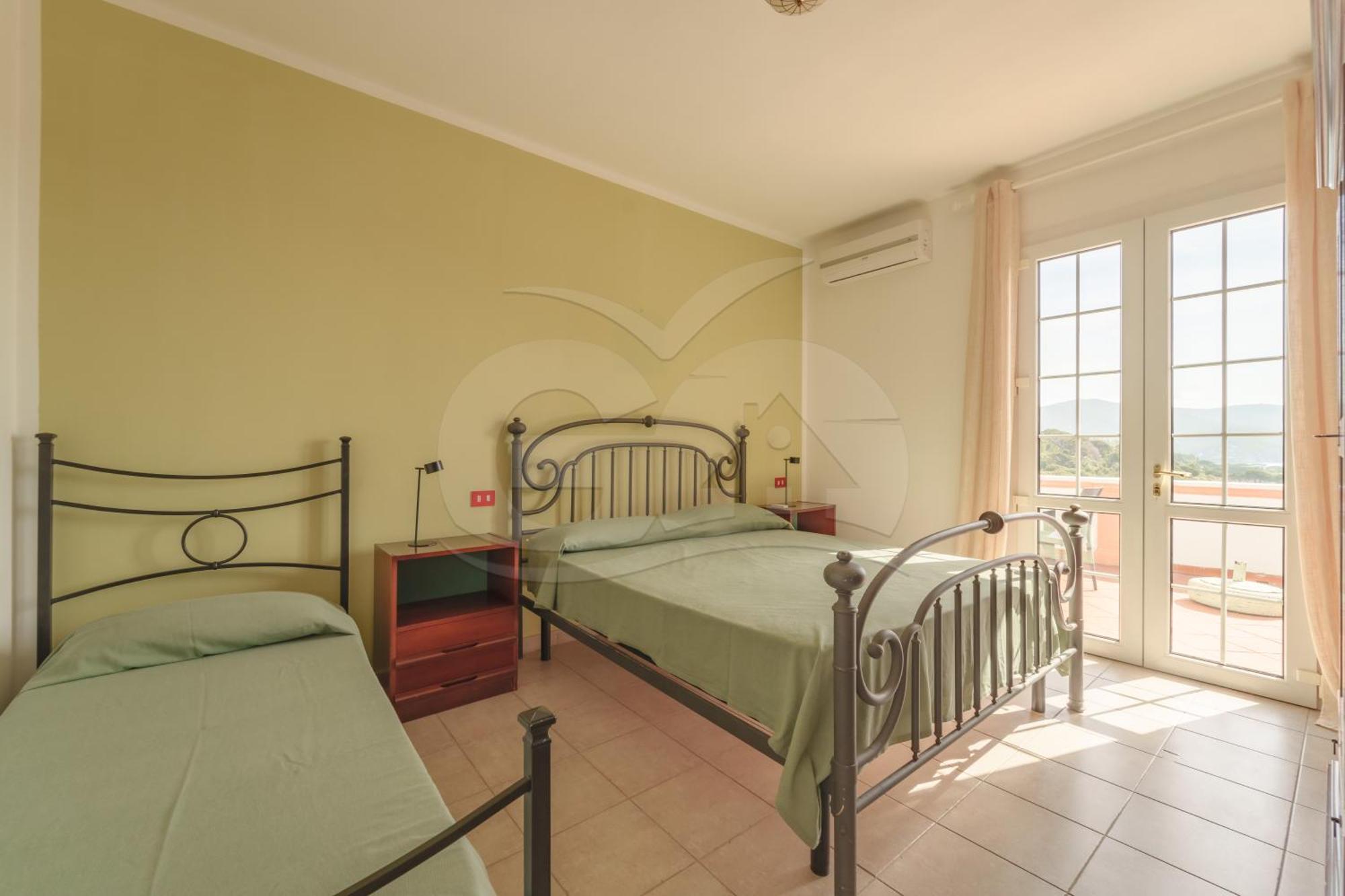La Palazzina Nel Verde - Goelba Casa Alzi Екстериор снимка